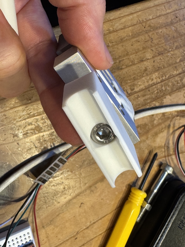 Connecting tip