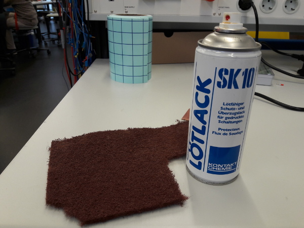 Cleaning pad, lacquer