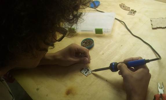 Descripción: E:\respaldo nuevo\sonyRespald1084\rafael\Documents\Fab-Lab\Fab_Academy\02_Documentation\Week7_ElectronicDesign\WhatsApp Image 2018-06-26 at 16.13.47 (3).jpeg