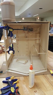 Tiny-House scale model with glue drying