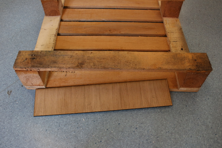 Assembly of pallet bottom Assembly of pallet bottom