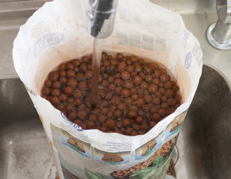 Washing clay balls Washing clay balls