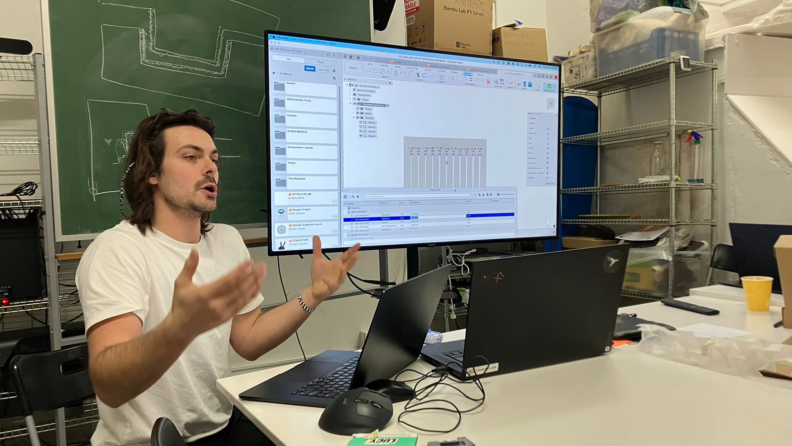 Andrew explaining how he is implenting the comb design in Autodesk Fusion