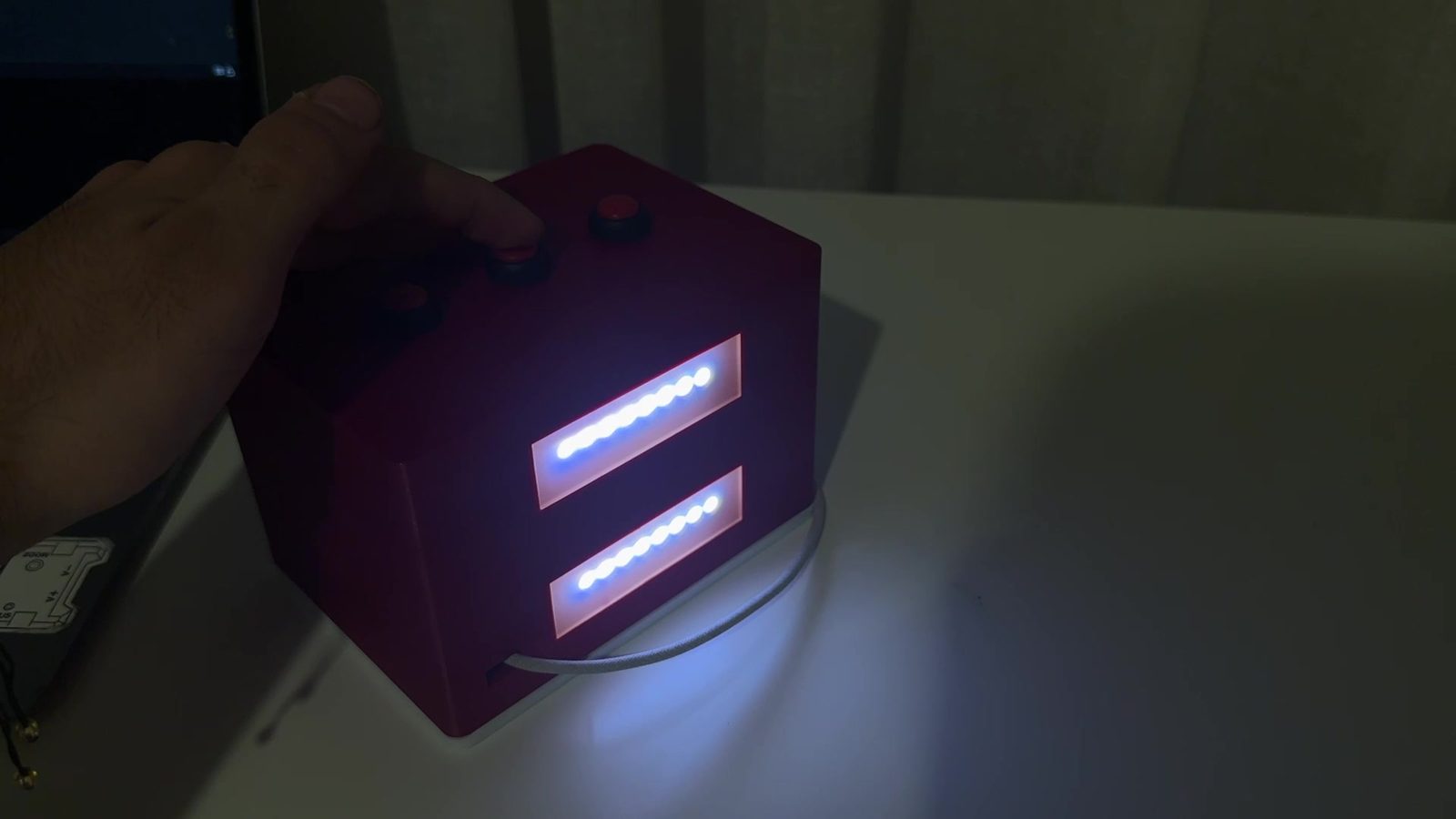 Side light output from the integrated DESKO body.