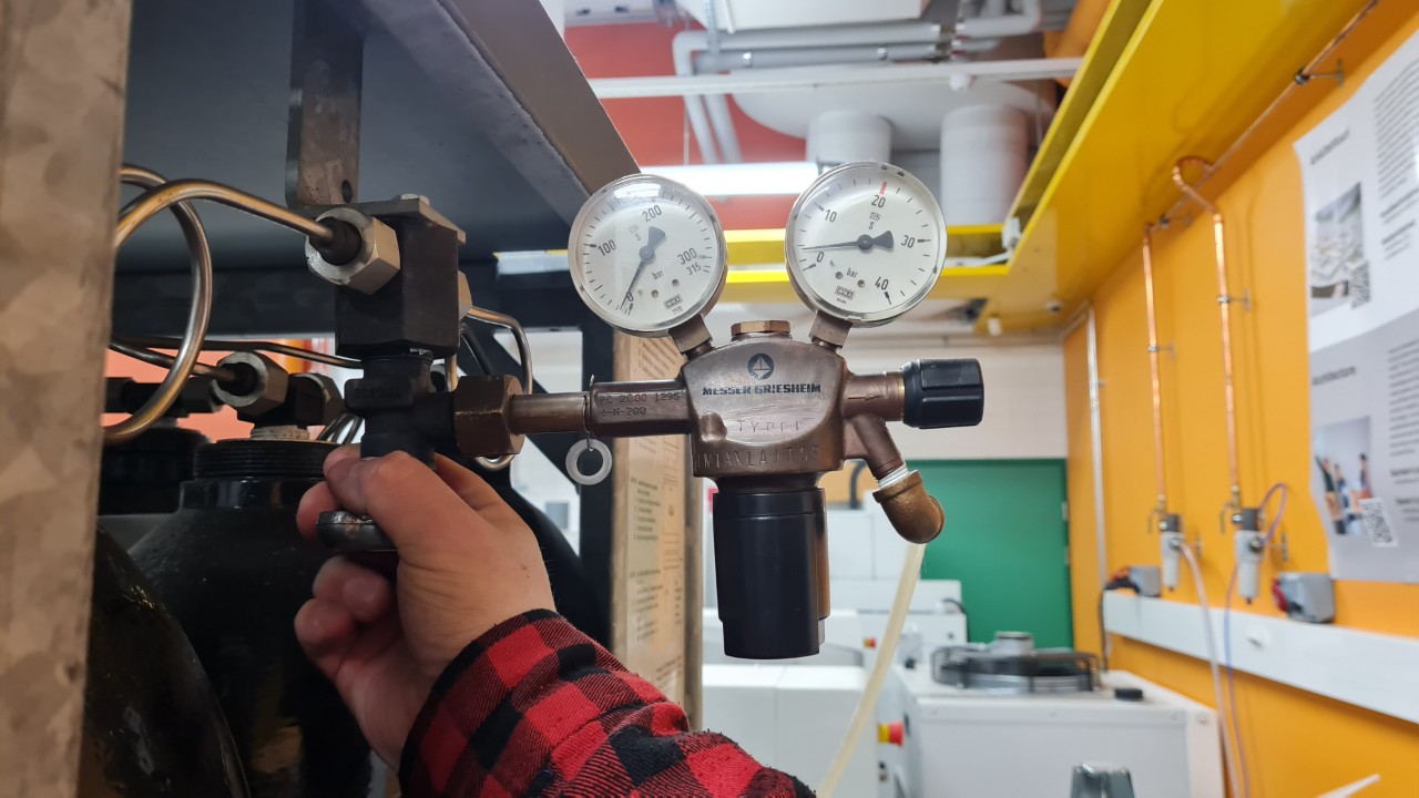 Opening the nitrogen valve
